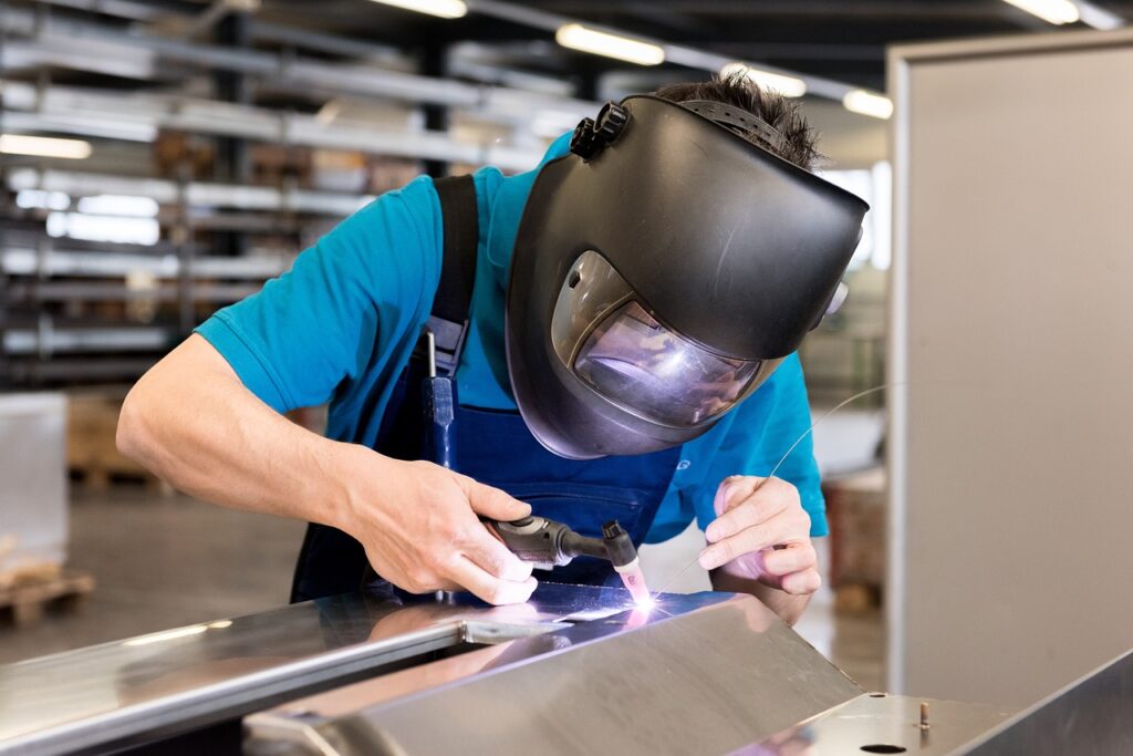 welding, work, hard hat-5497617.jpg